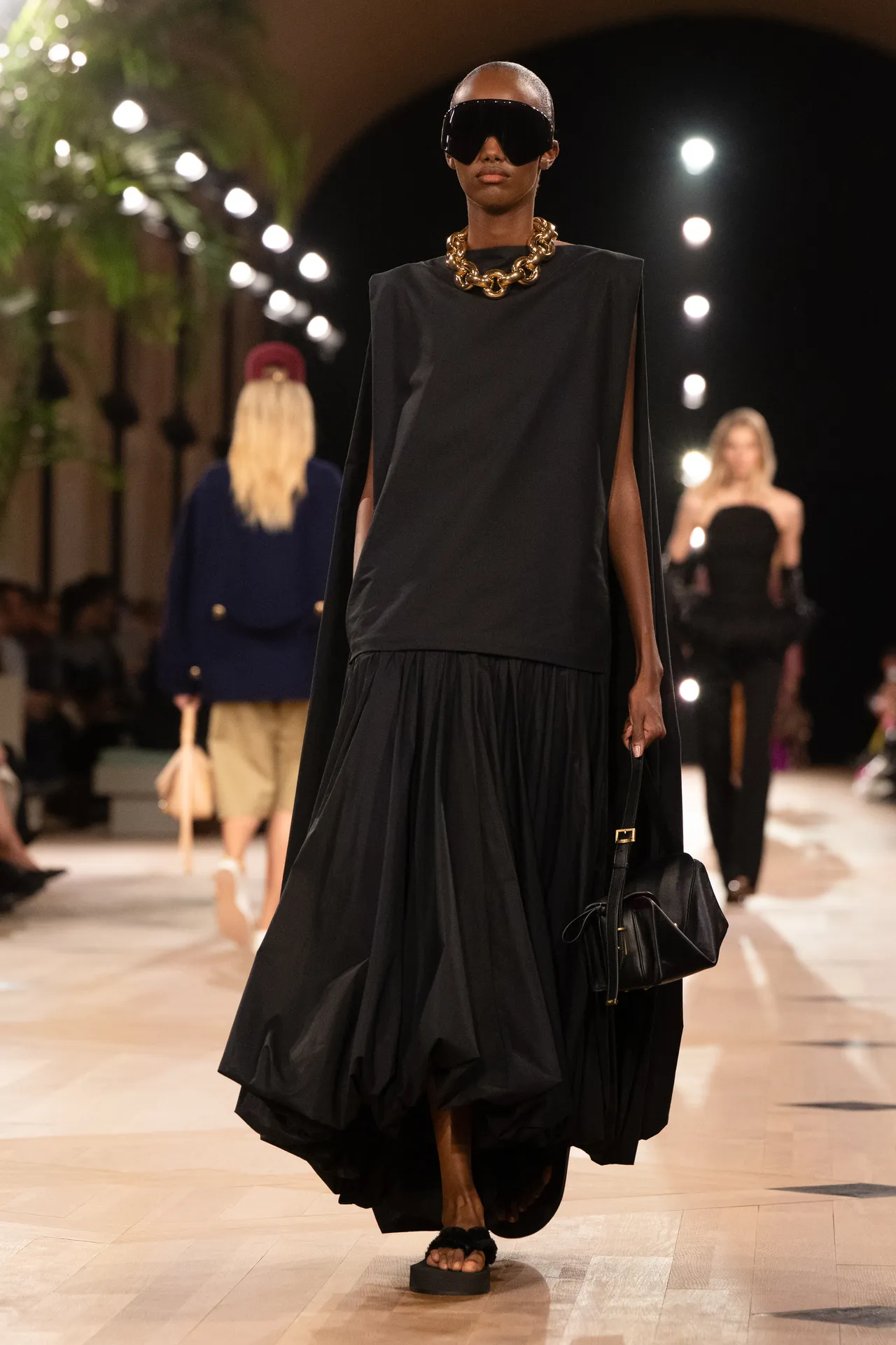Balenciaga SS26: Το ντεμπούτο του Pierpaolo Piccioli ήταν ένα ταξίδι στην ιστορία του οίκου-2