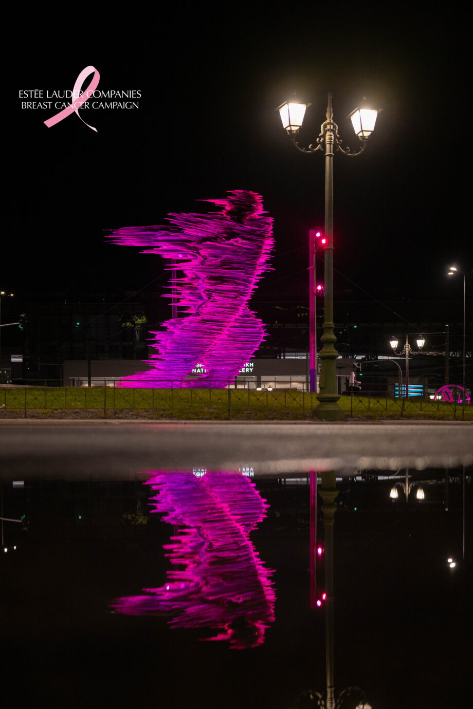 η-αθήνα-φωτίζεται-ροζ-η-estee-lauder-hellas-υπενθυμίζε-378017