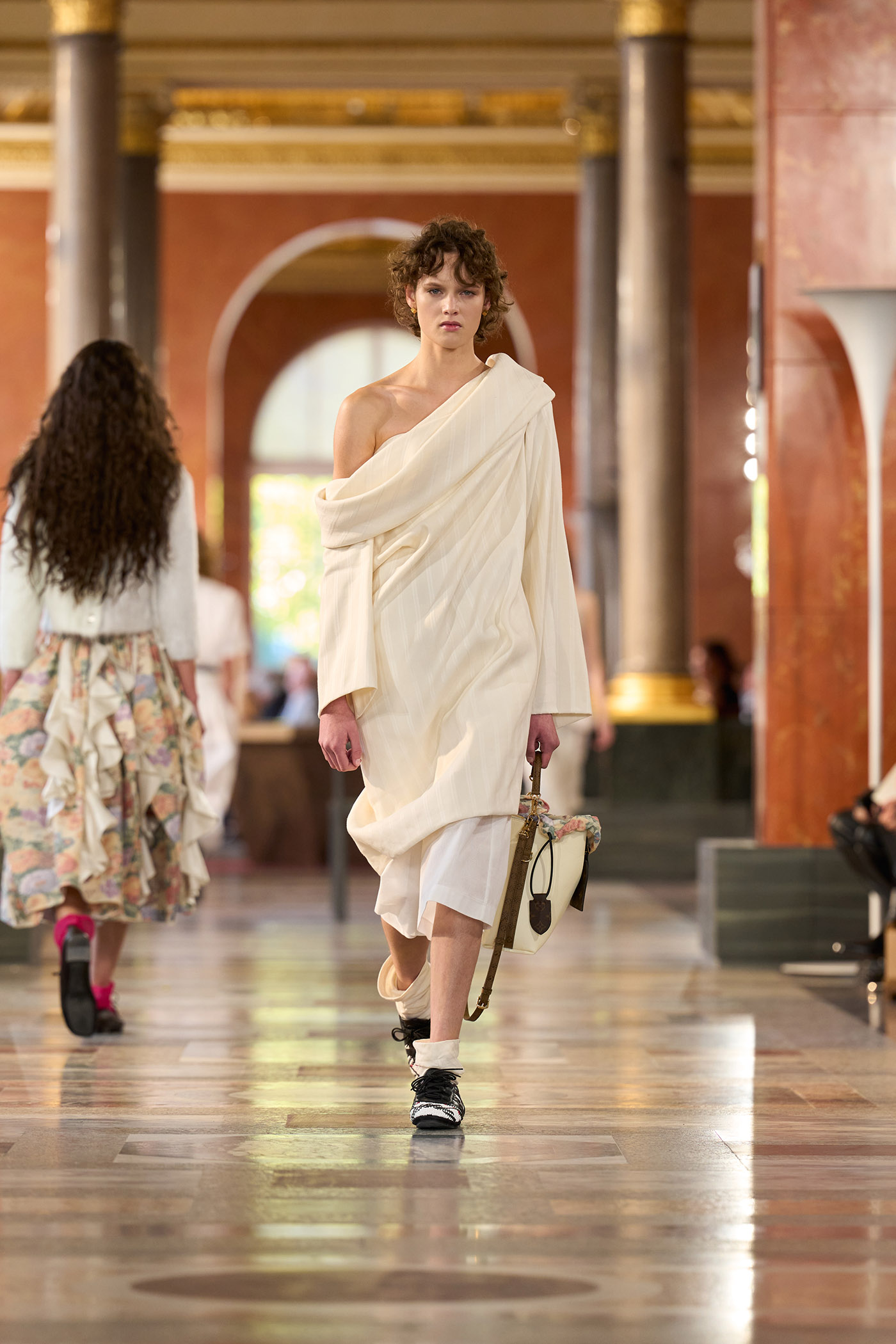 Louis Vuitton SS26: The great indoors – Η χαρά του να μένεις σπίτι-2