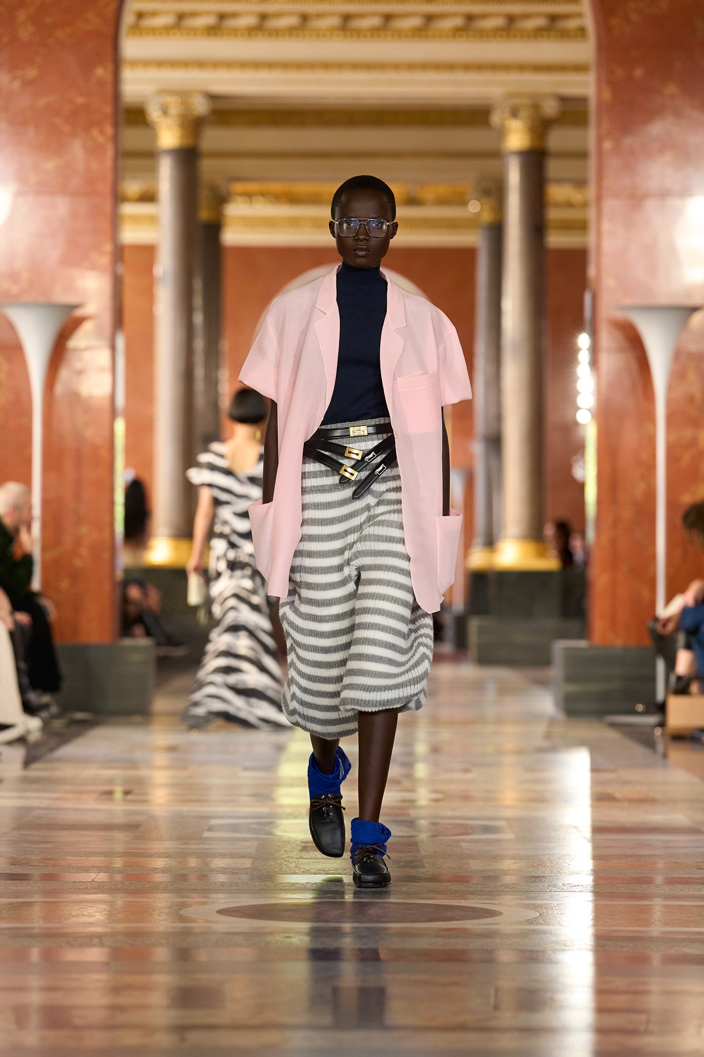 Louis Vuitton SS26: The great indoors – Η χαρά του να μένεις σπίτι-3