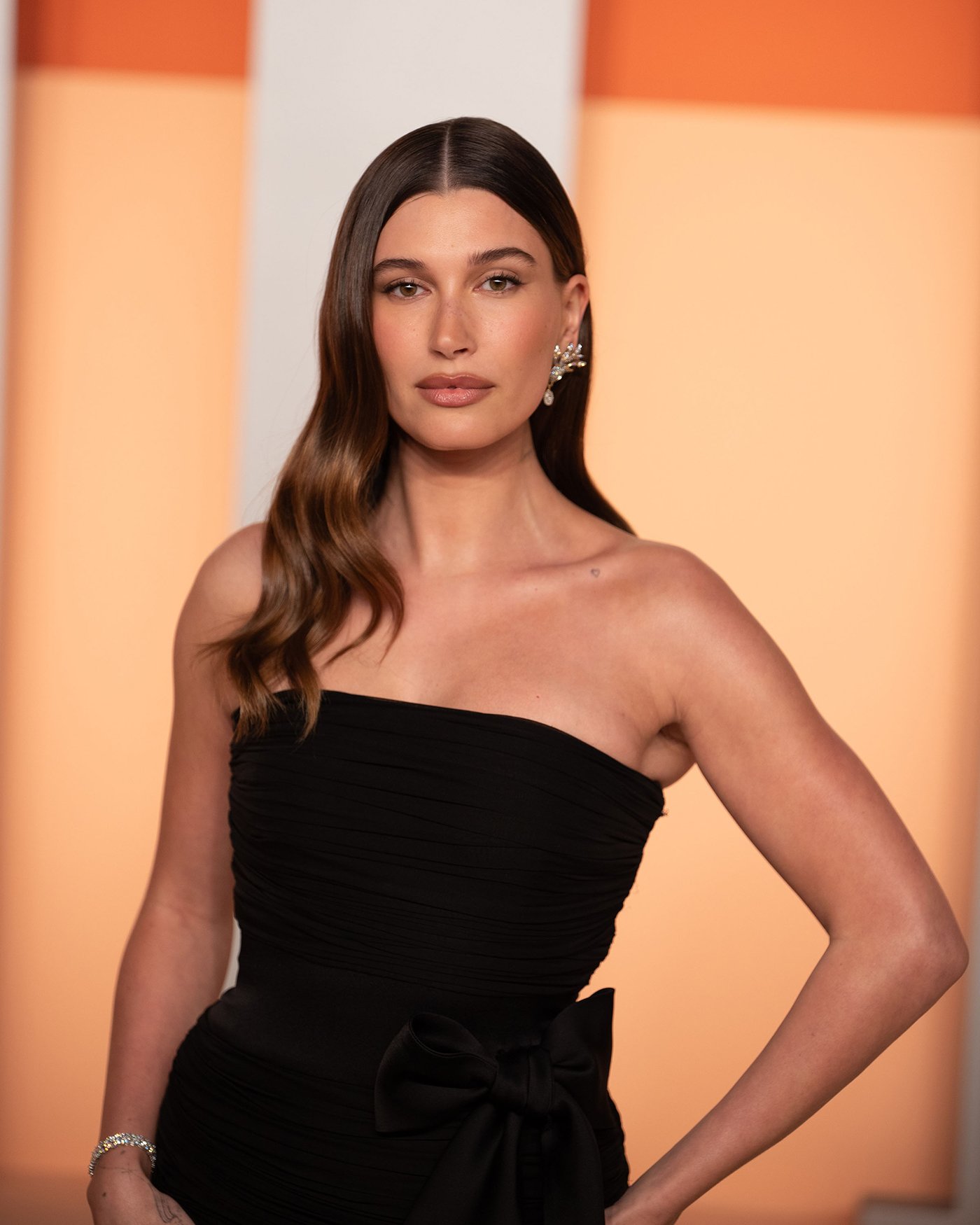 H Hailey Bieber δεν κάνει Botox: Ποιο είναι λοιπόν το μυστικό της;-2