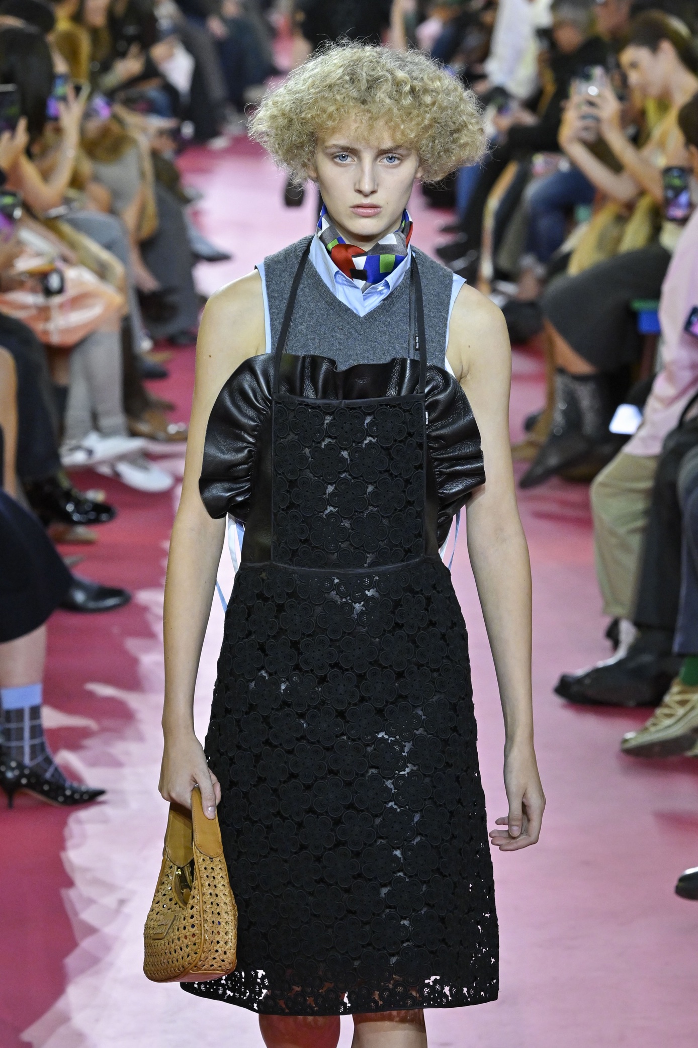 Miu Miu SS26: Ένας φόρος τιμής στις αφανείς ηρωίδες-3