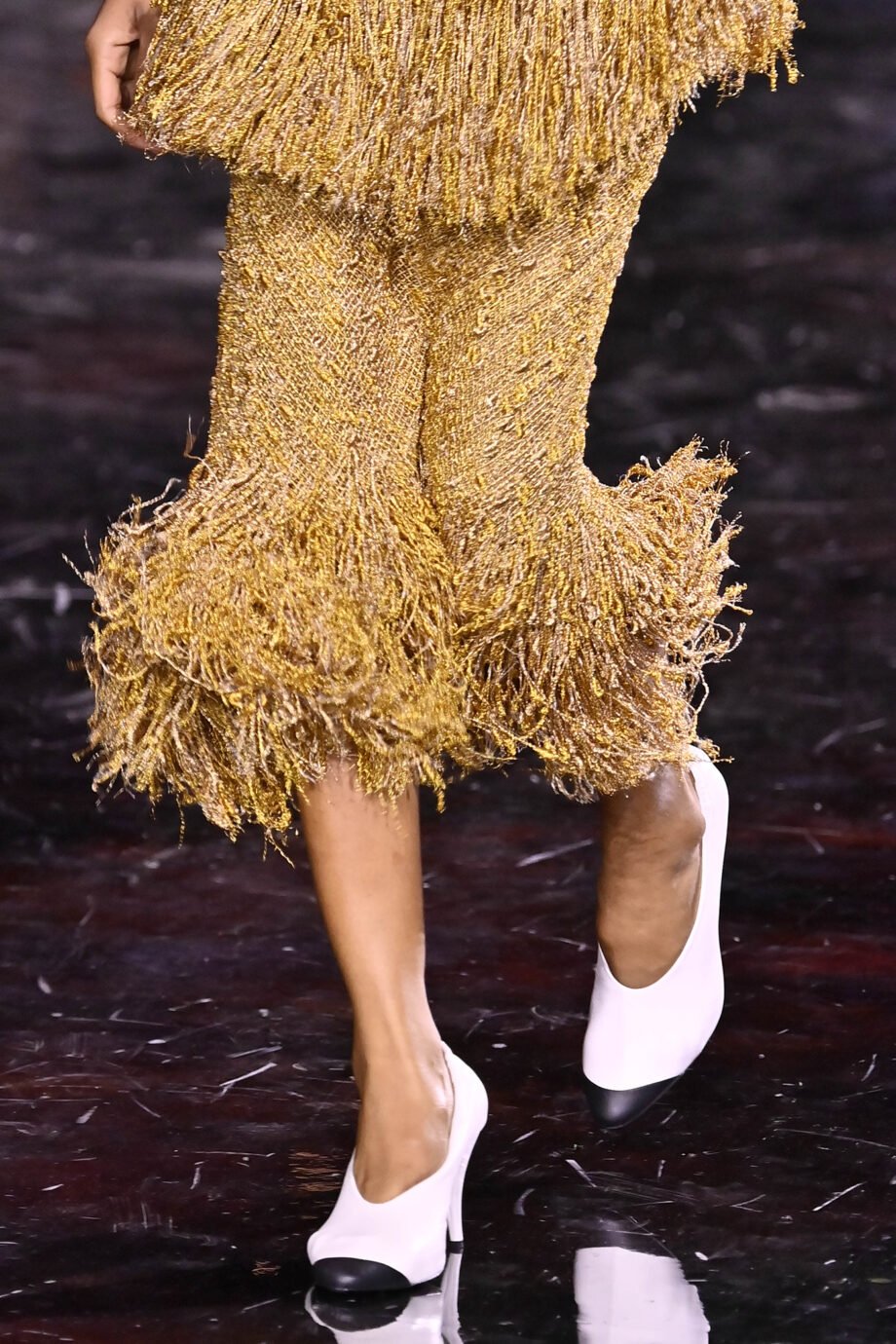οι-two-tone-chanel-γόβες-αλλάζουν-στυλ-και-θα-γίνου-376543