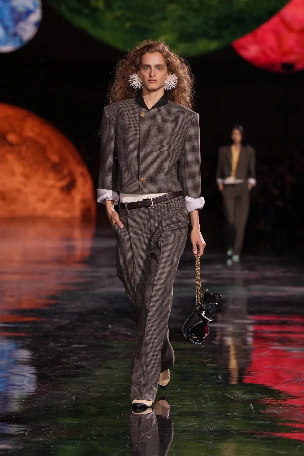 Chanel SS26: Το πολυαναμενόμενο ντεμπούτο του Matthieu Blazy έχει έναν εντελώς νέο ρυθμό και μας προσκαλεί να δούμε το μέλλον του οίκου με μάτια ανυπόμονα για καινοτομίες-2