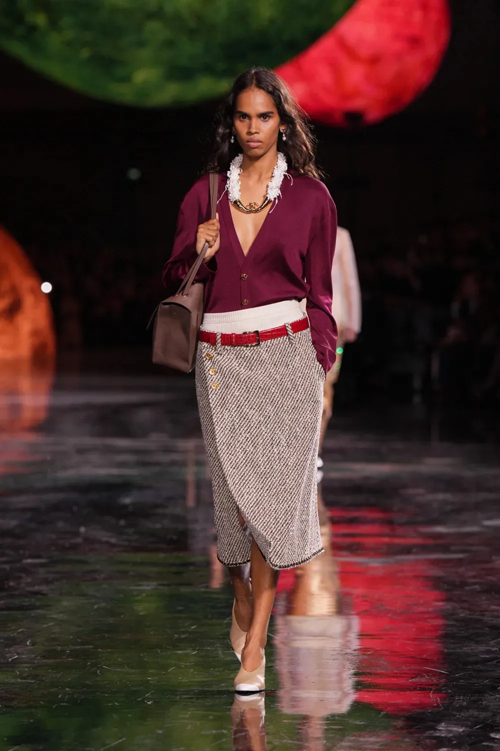 Chanel SS26: Το πολυαναμενόμενο ντεμπούτο του Matthieu Blazy έχει έναν εντελώς νέο ρυθμό και μας προσκαλεί να δούμε το μέλλον του οίκου με μάτια ανυπόμονα για καινοτομίες-3