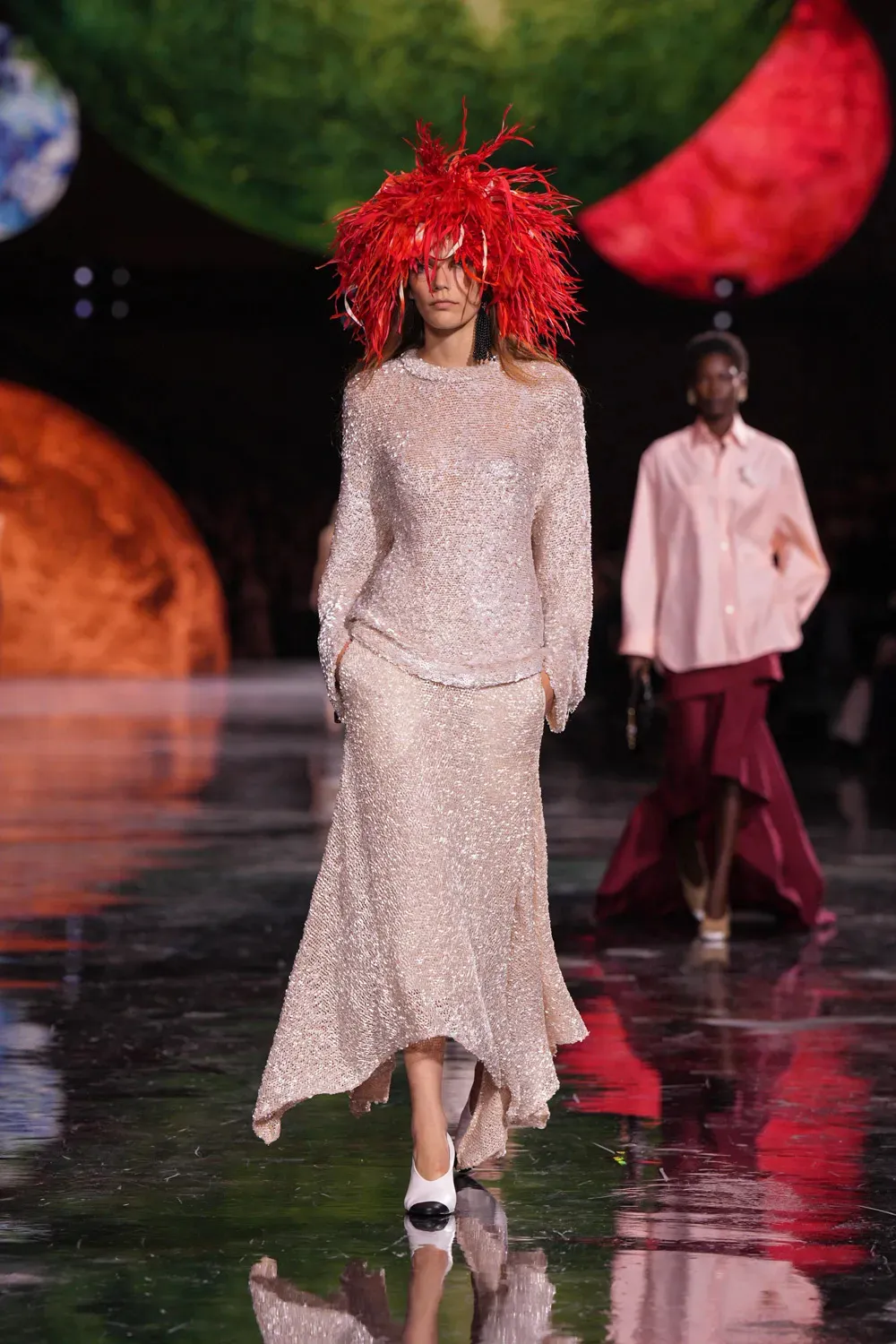 Chanel SS26: Το πολυαναμενόμενο ντεμπούτο του Matthieu Blazy έχει έναν εντελώς νέο ρυθμό και μας προσκαλεί να δούμε το μέλλον του οίκου με μάτια ανυπόμονα για καινοτομίες-10