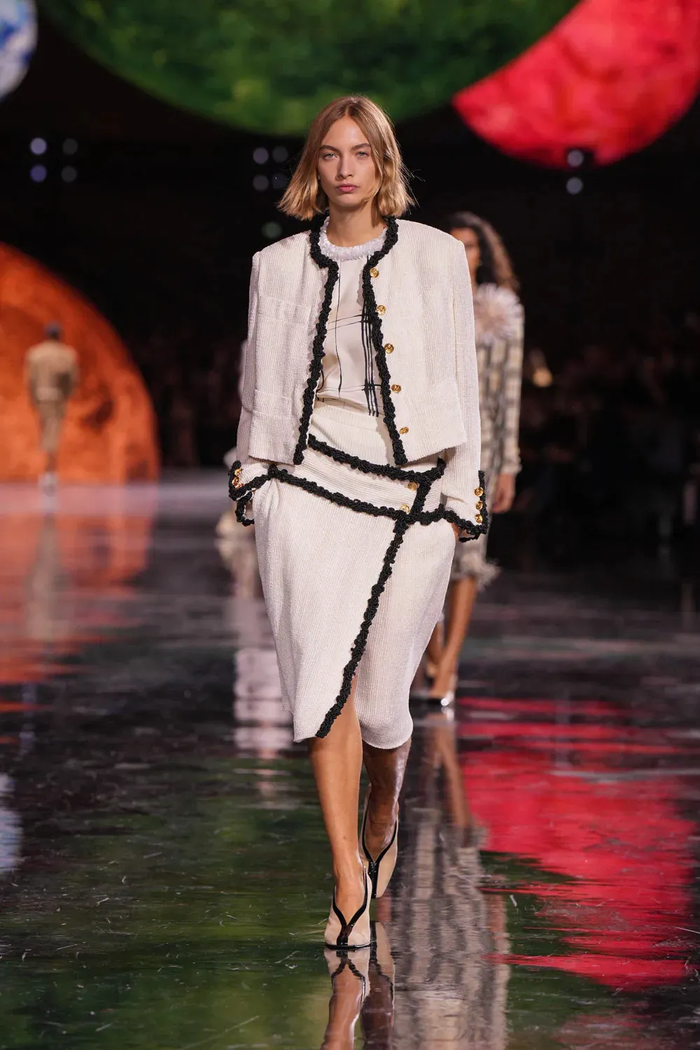 Chanel SS26: Το πολυαναμενόμενο ντεμπούτο του Matthieu Blazy έχει έναν εντελώς νέο ρυθμό και μας προσκαλεί να δούμε το μέλλον του οίκου με μάτια ανυπόμονα για καινοτομίες-8