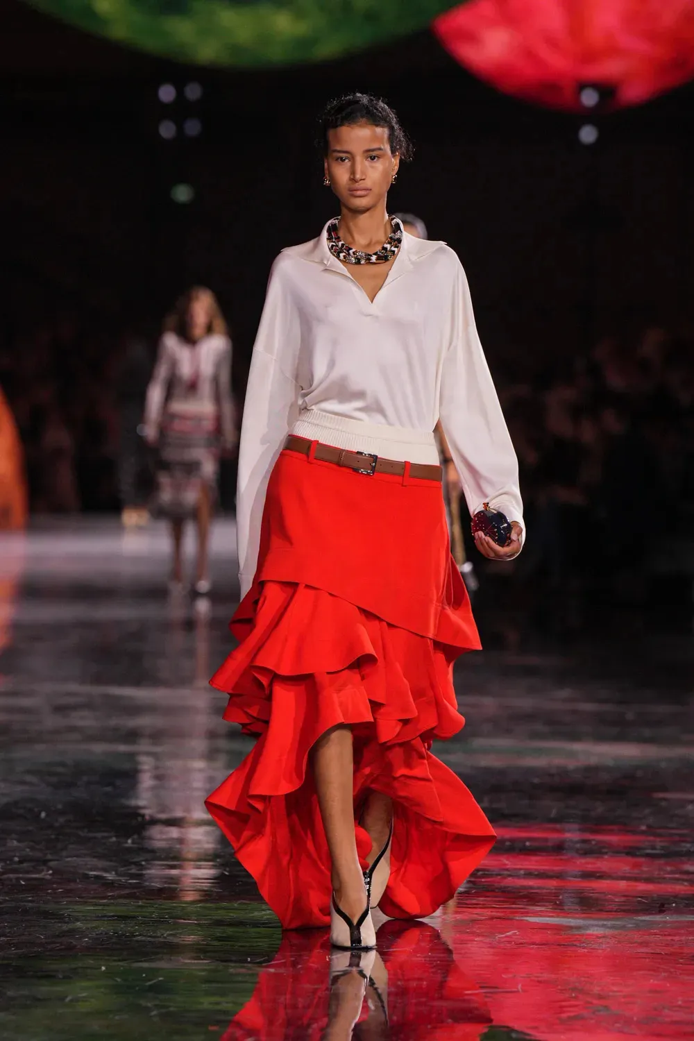 Chanel SS26: Το πολυαναμενόμενο ντεμπούτο του Matthieu Blazy έχει έναν εντελώς νέο ρυθμό και μας προσκαλεί να δούμε το μέλλον του οίκου με μάτια ανυπόμονα για καινοτομίες-6
