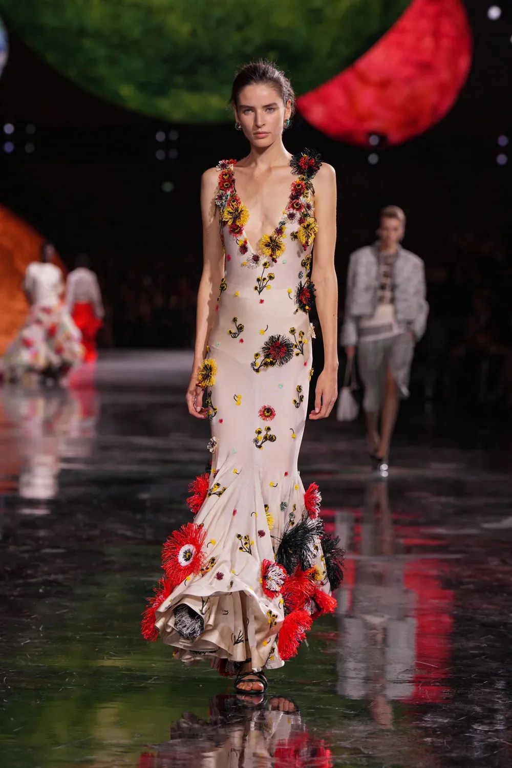 Chanel SS26: Το πολυαναμενόμενο ντεμπούτο του Matthieu Blazy έχει έναν εντελώς νέο ρυθμό και μας προσκαλεί να δούμε το μέλλον του οίκου με μάτια ανυπόμονα για καινοτομίες-13