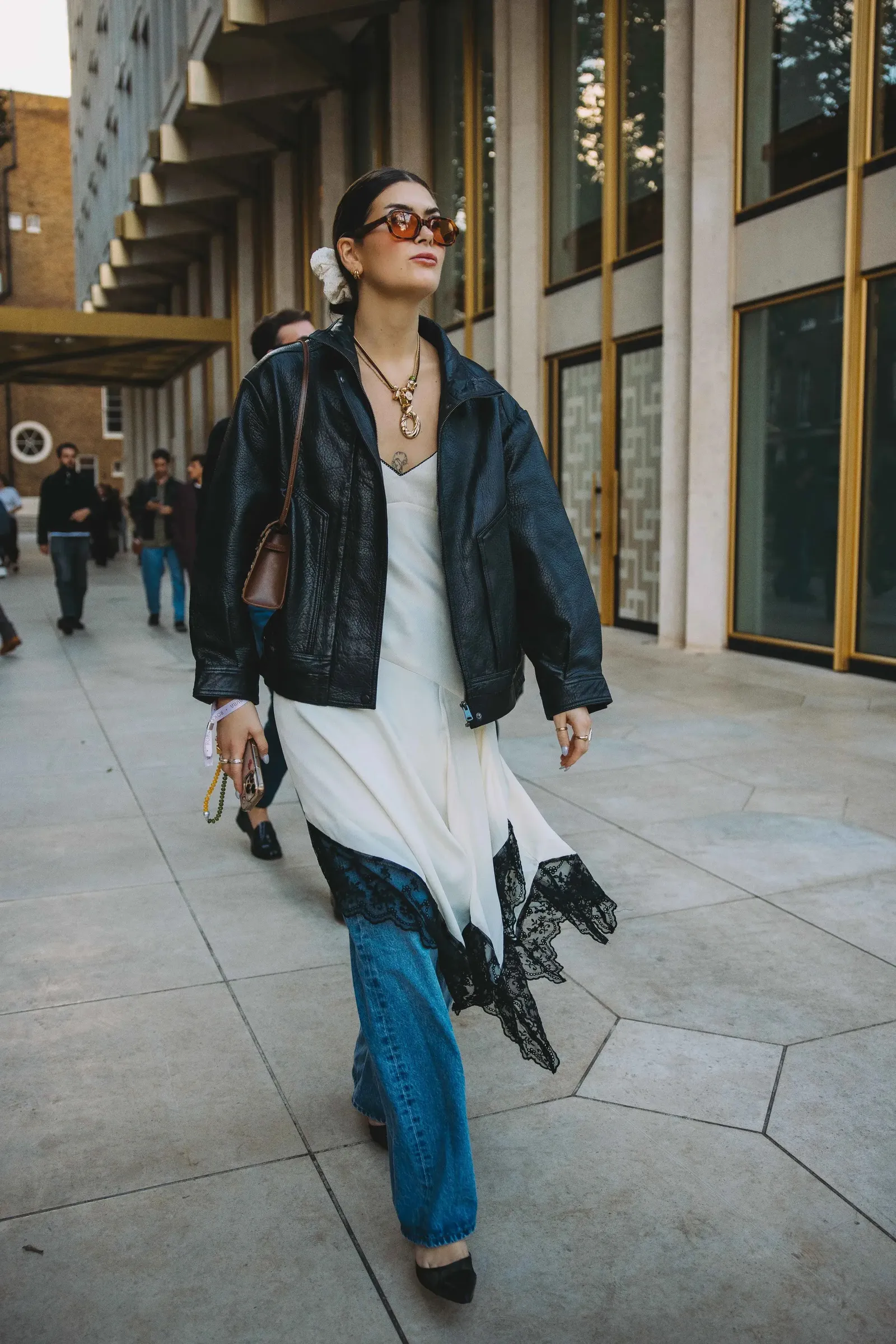 4 τρόποι να φορέσετε τα layers από το street style-1