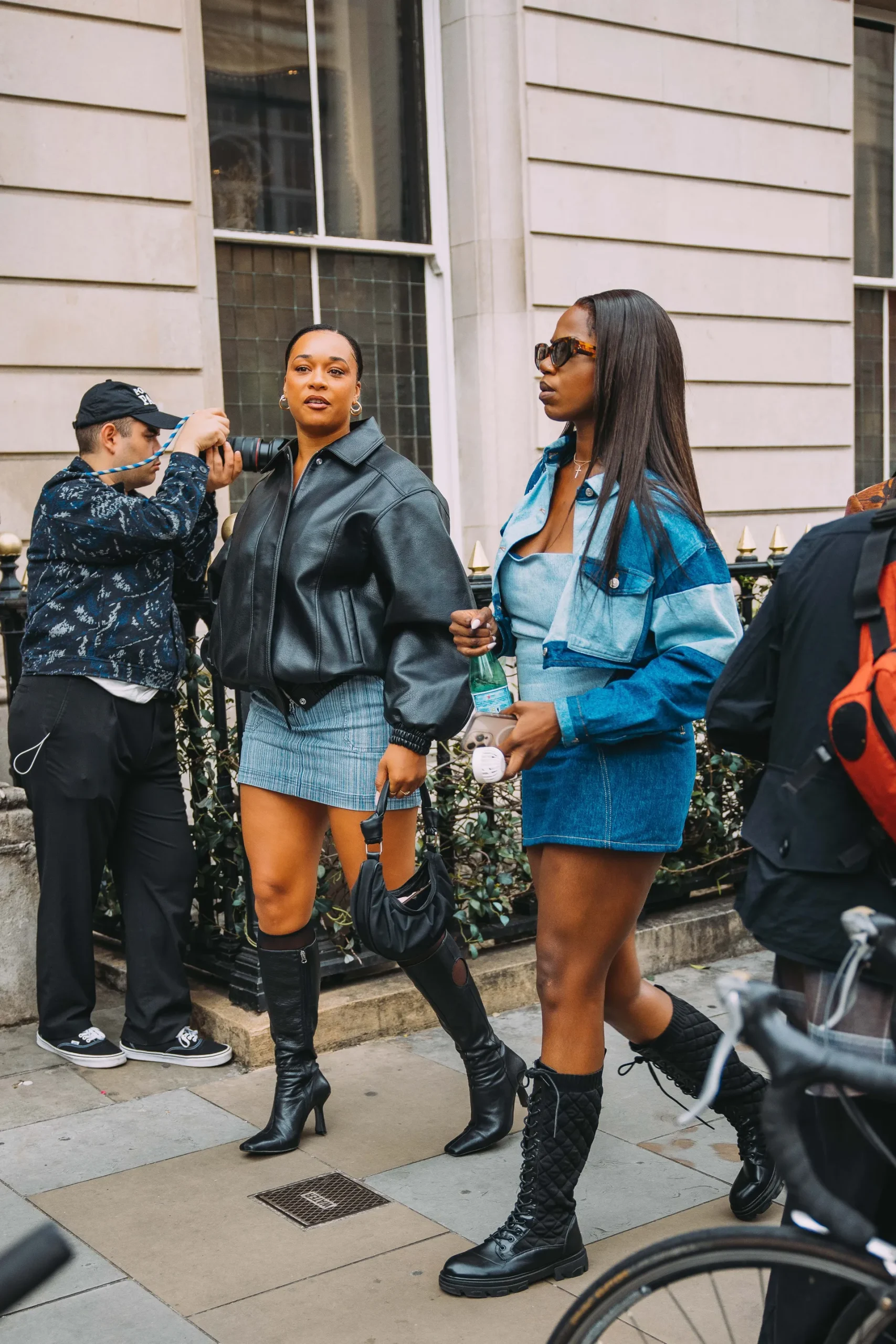 Μαύρες μπότες: Από τις biker στις knee-high boots, αυτά είναι τα σχέδια-επένδυση για το χειμώνα-1