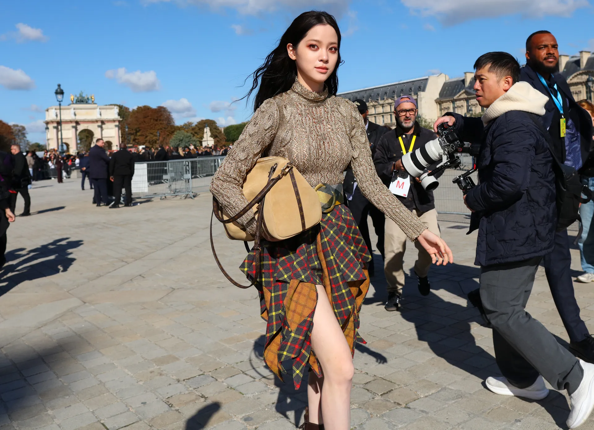 Τι φορούν τώρα στο Παρίσι; Το street style απαντά-34