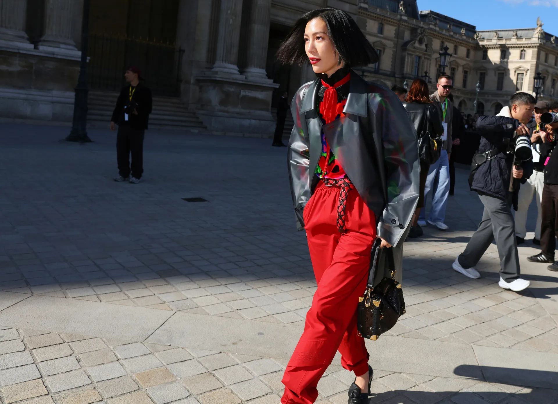 Τι φορούν τώρα στο Παρίσι; Το street style απαντά-31