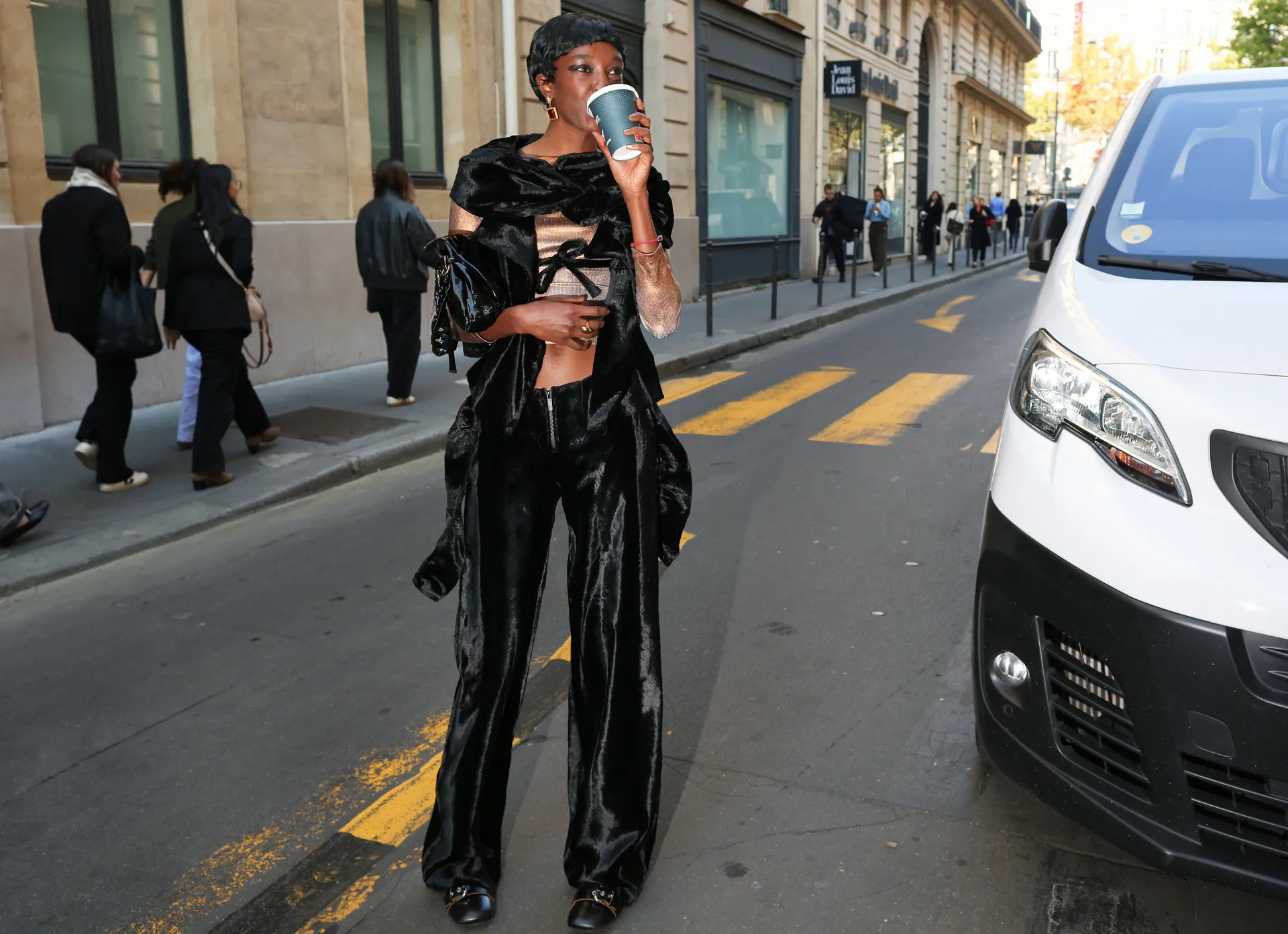 Τι φορούν τώρα στο Παρίσι; Το street style απαντά-23