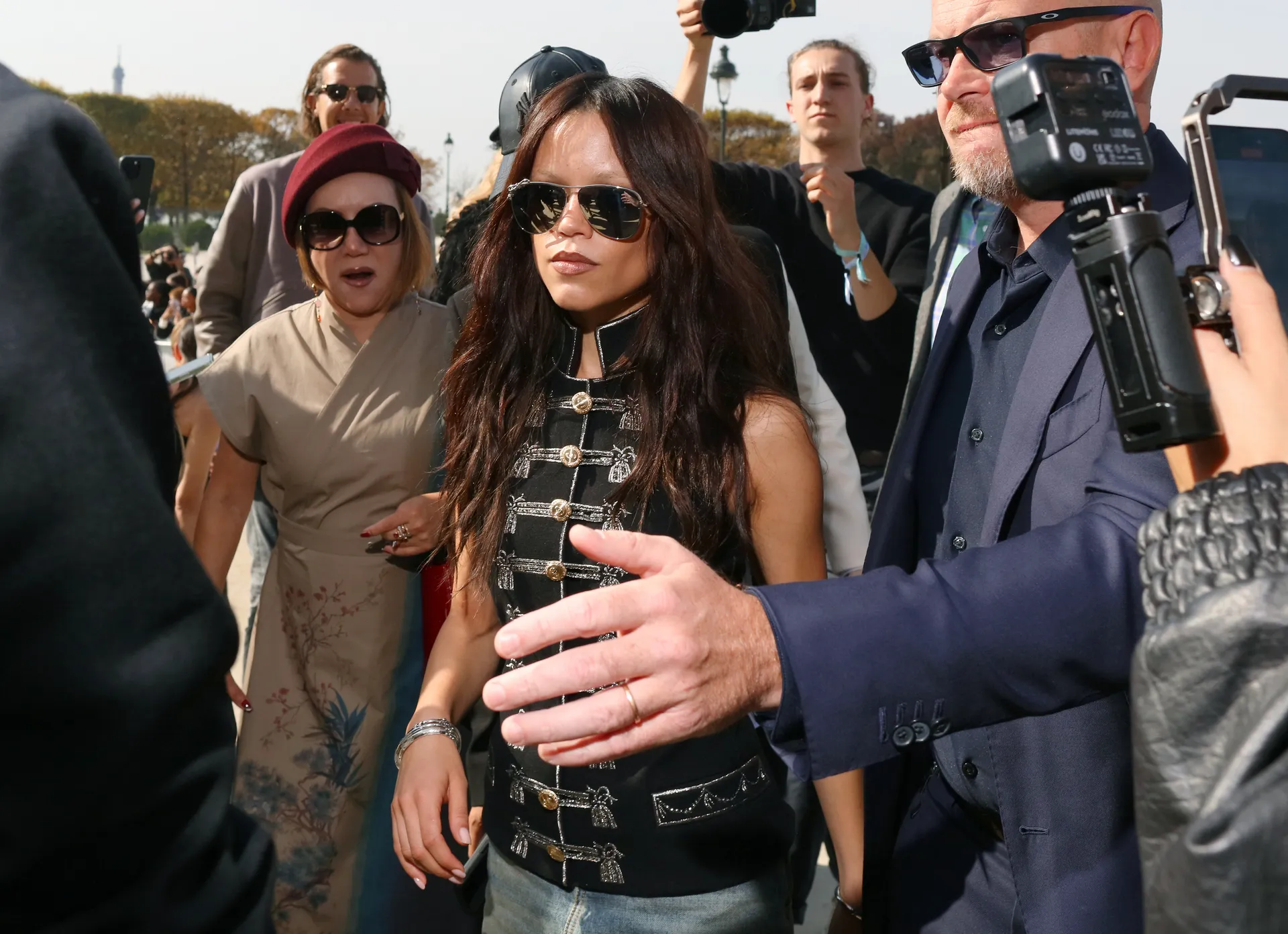 Τι φορούν τώρα στο Παρίσι; Το street style απαντά-22