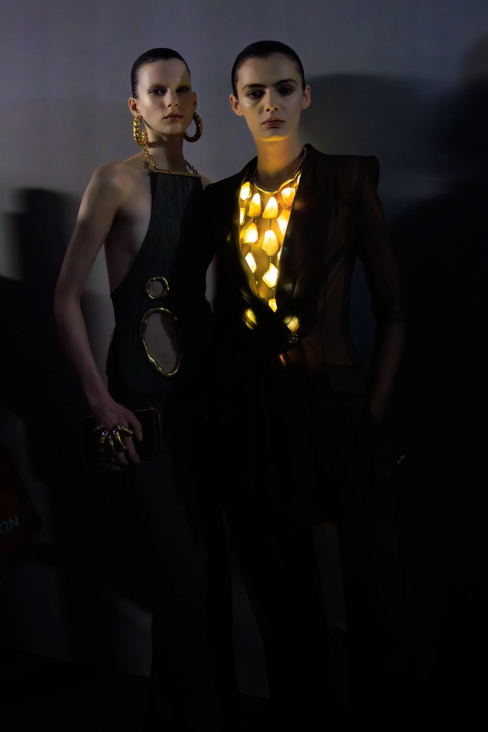 Schiaparelli SS26: Η γυμνή αλήθεια λάμπει στο σκοτάδι-1
