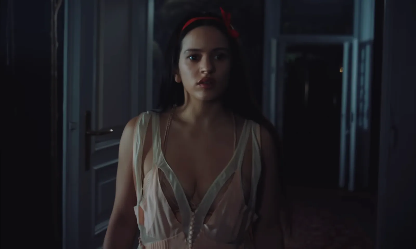 Rosalía: Όλα τα looks της από το “Berghain”-8