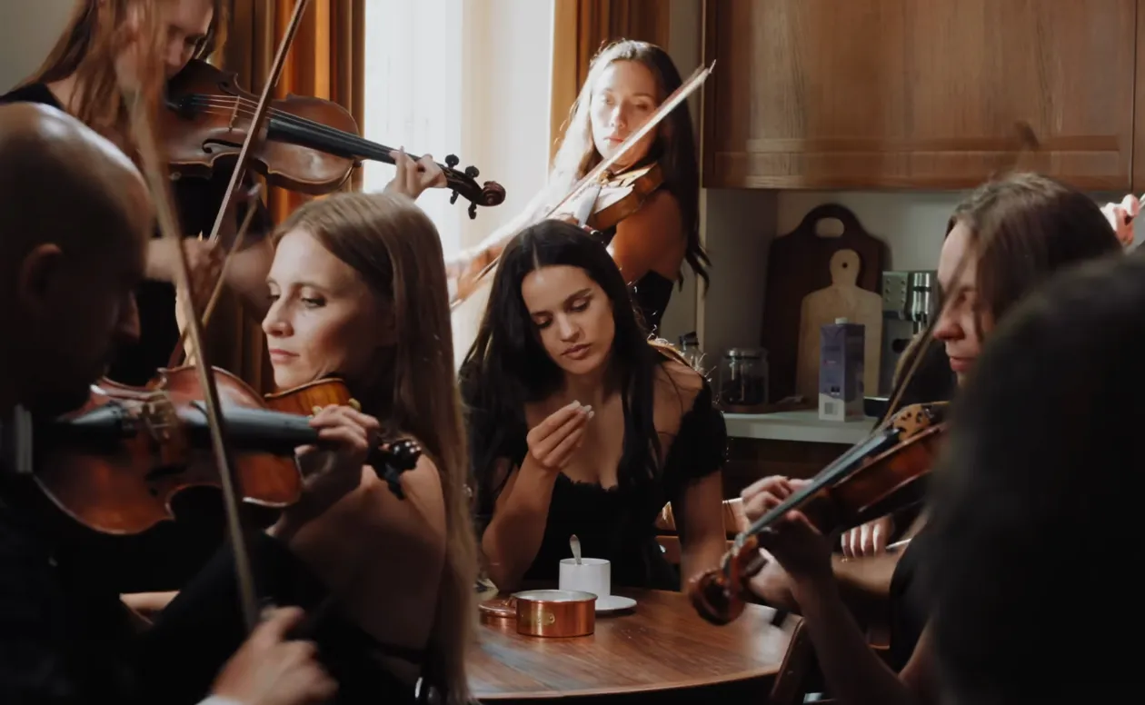 Rosalía: Όλα τα looks της από το “Berghain”-1