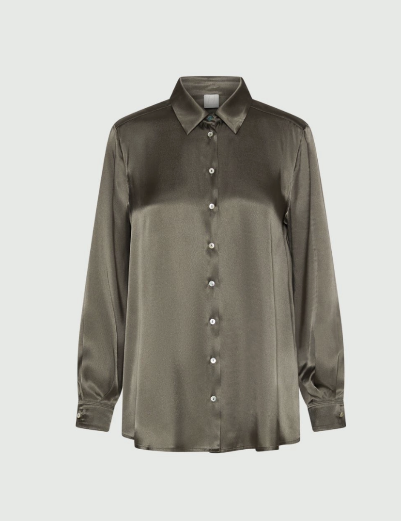 Σατέν πουκάμισο: Θα αντικαταστήσει το κλασικό λευκό;-5