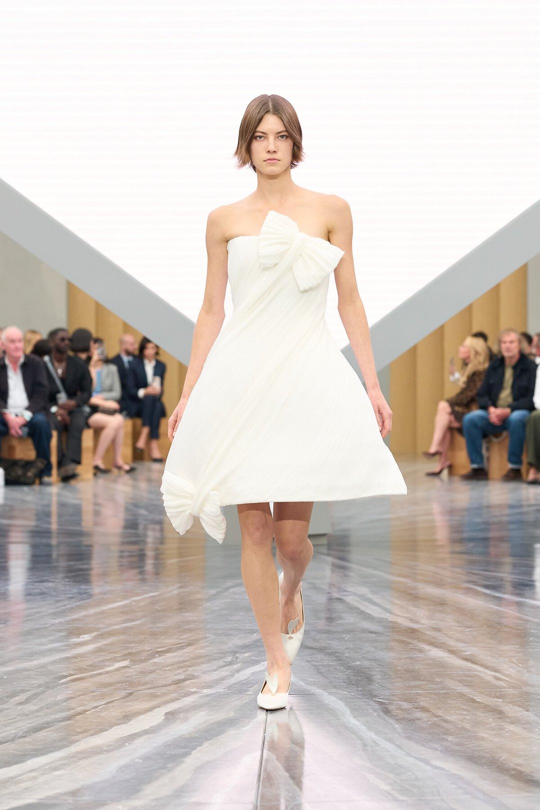 Dior SS26: Ο Jonathan Anderson τοποθετεί τους κώδικες του οίκου στο τώρα-1