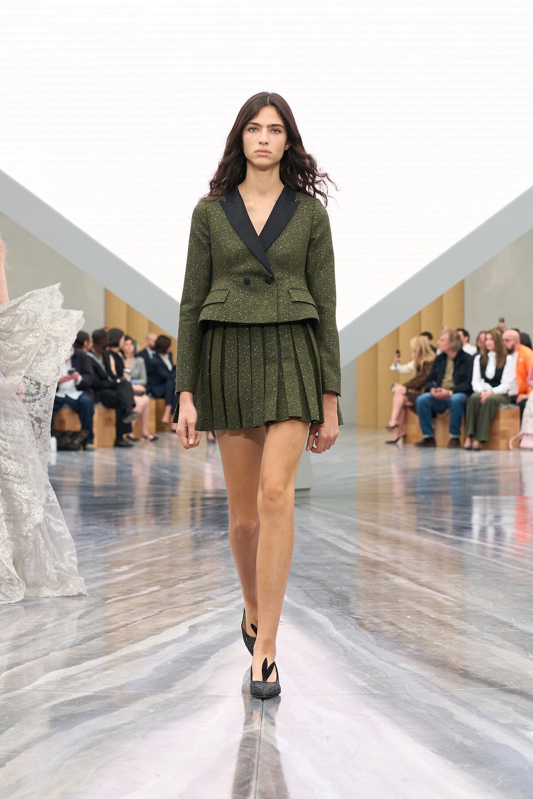 Dior SS26: Ο Jonathan Anderson τοποθετεί τους κώδικες του οίκου στο τώρα-3