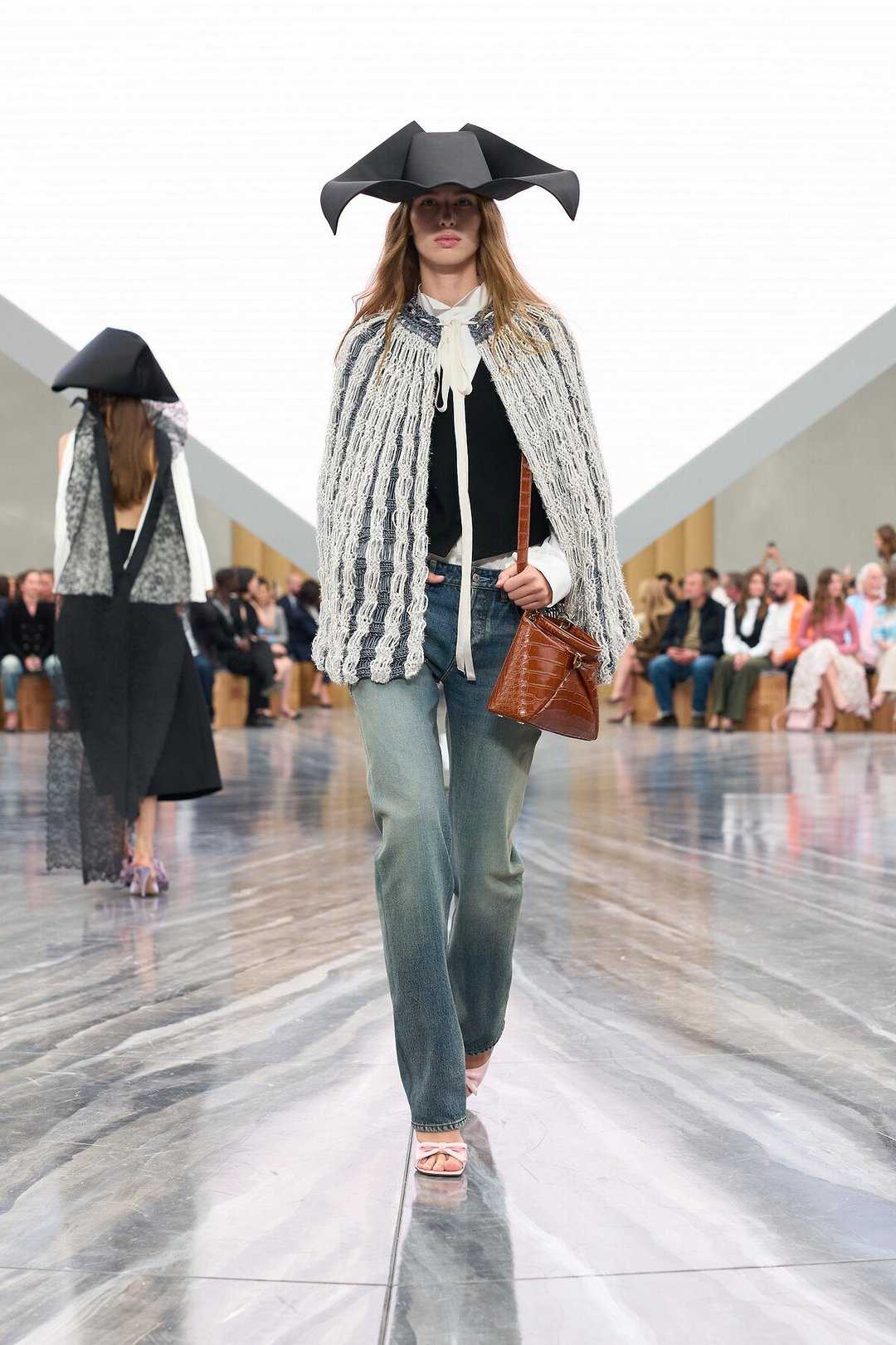 Dior SS26: Ο Jonathan Anderson τοποθετεί τους κώδικες του οίκου στο τώρα-20