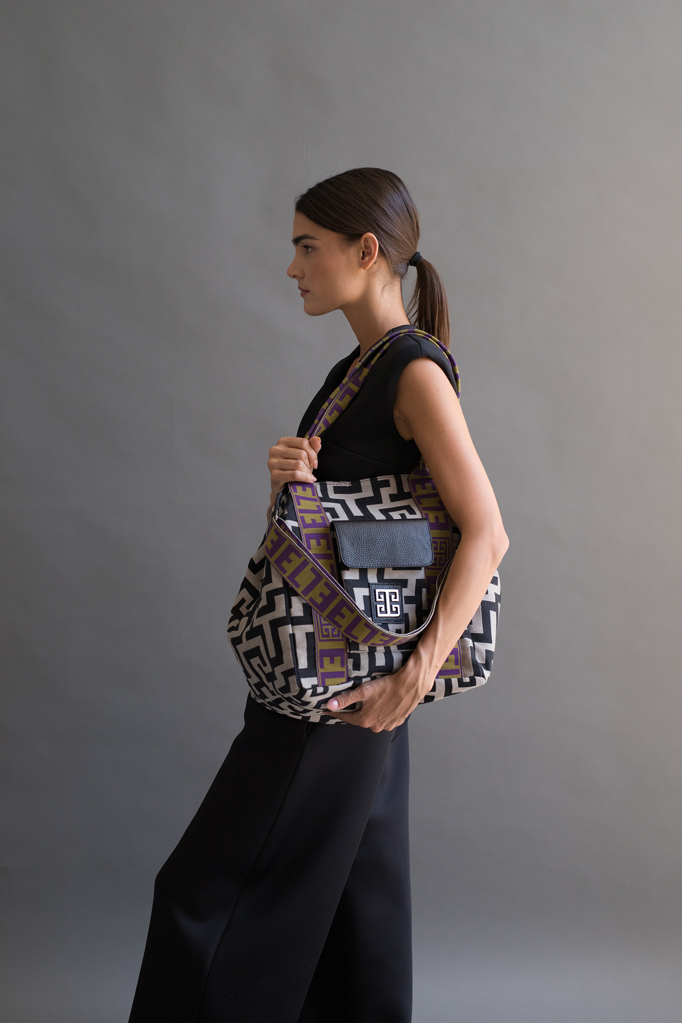 EL Bags: Οι σουέντ τσάντες ορίζουν τη νέα εκδοχή της πολυτέλειας-2