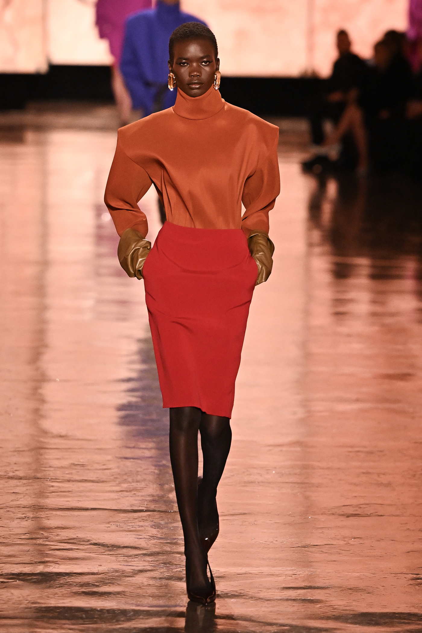 Κόκκινο: Οι 5 ανατρεπτικοί χρωματικοί συνδυασμοί για το χειμώνα κατευθείαν από τα catwalks-4