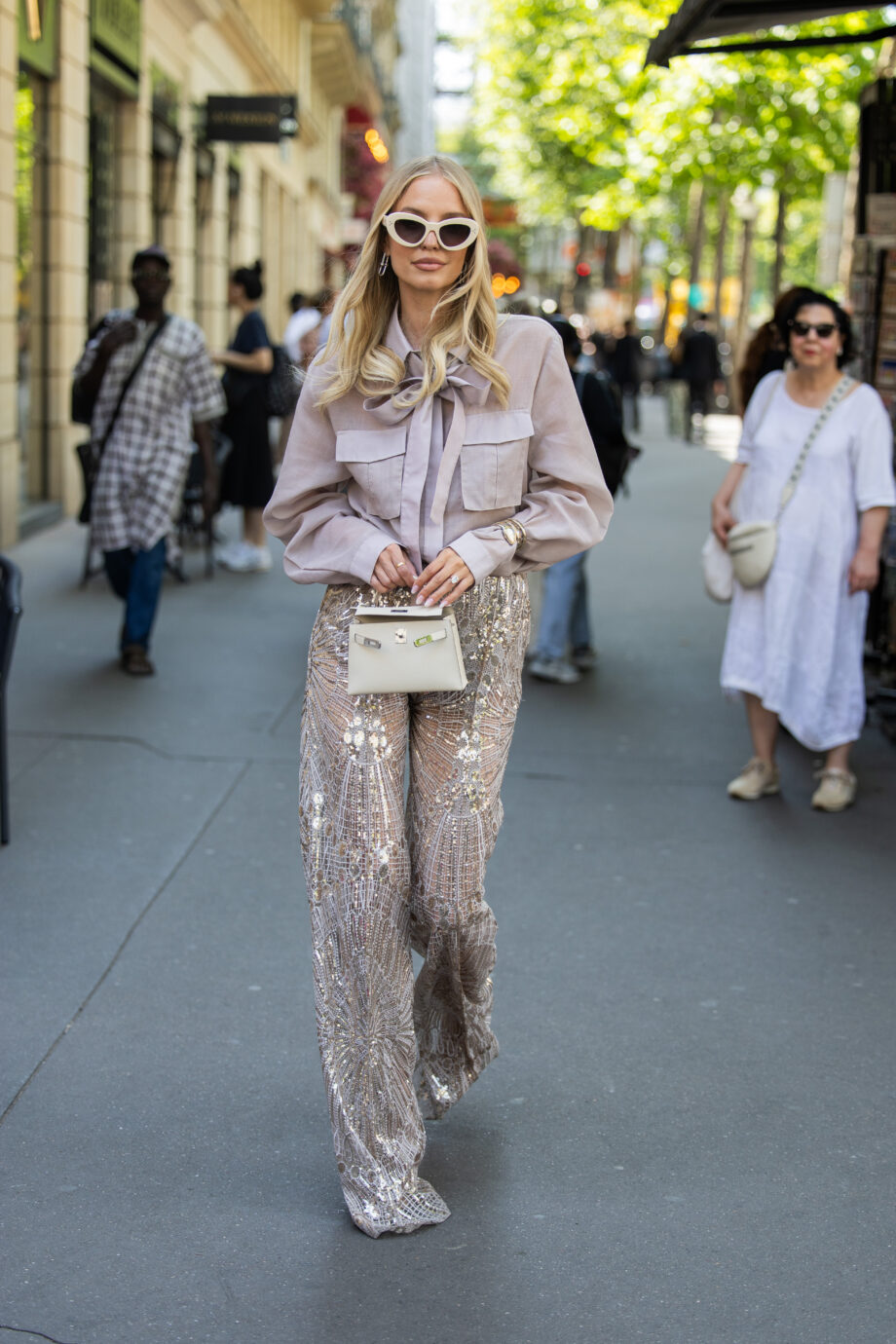 από-το-σατέν-στο-βελούδο-τα-5-παντελόνι-381040