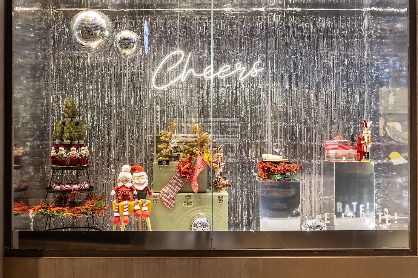 Στα πολυκαταστήματα notos είναι ήδη Χριστούγεννα-2