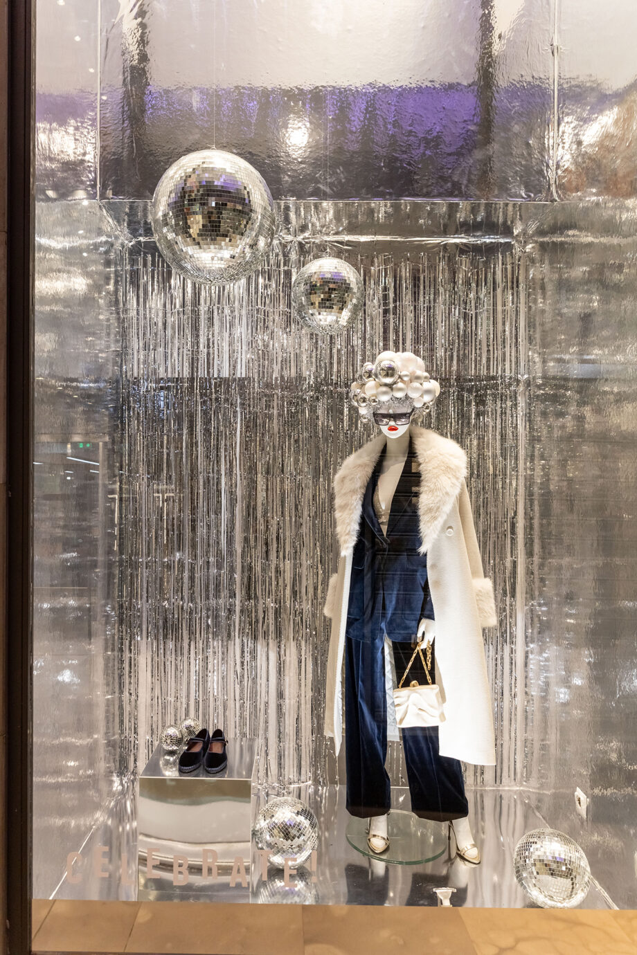 στα-πολυκαταστήματα-notos-είναι-ήδη-χριστ-380034