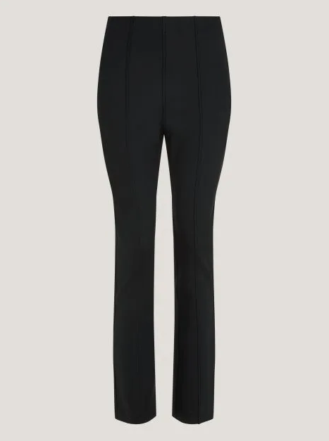 Από το σατέν στο βελούδο: Τα 5 παντελόνια που αλλάζουν το στυλ του χειμώνα 2026-4