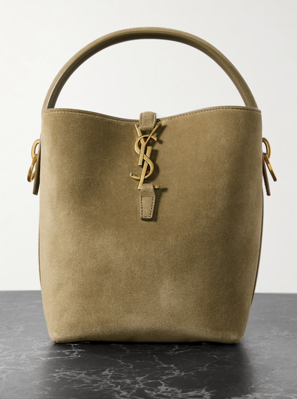 Bucket bag: Η τσάντα που επιστρέφει και αυτή τη σεζόν-3