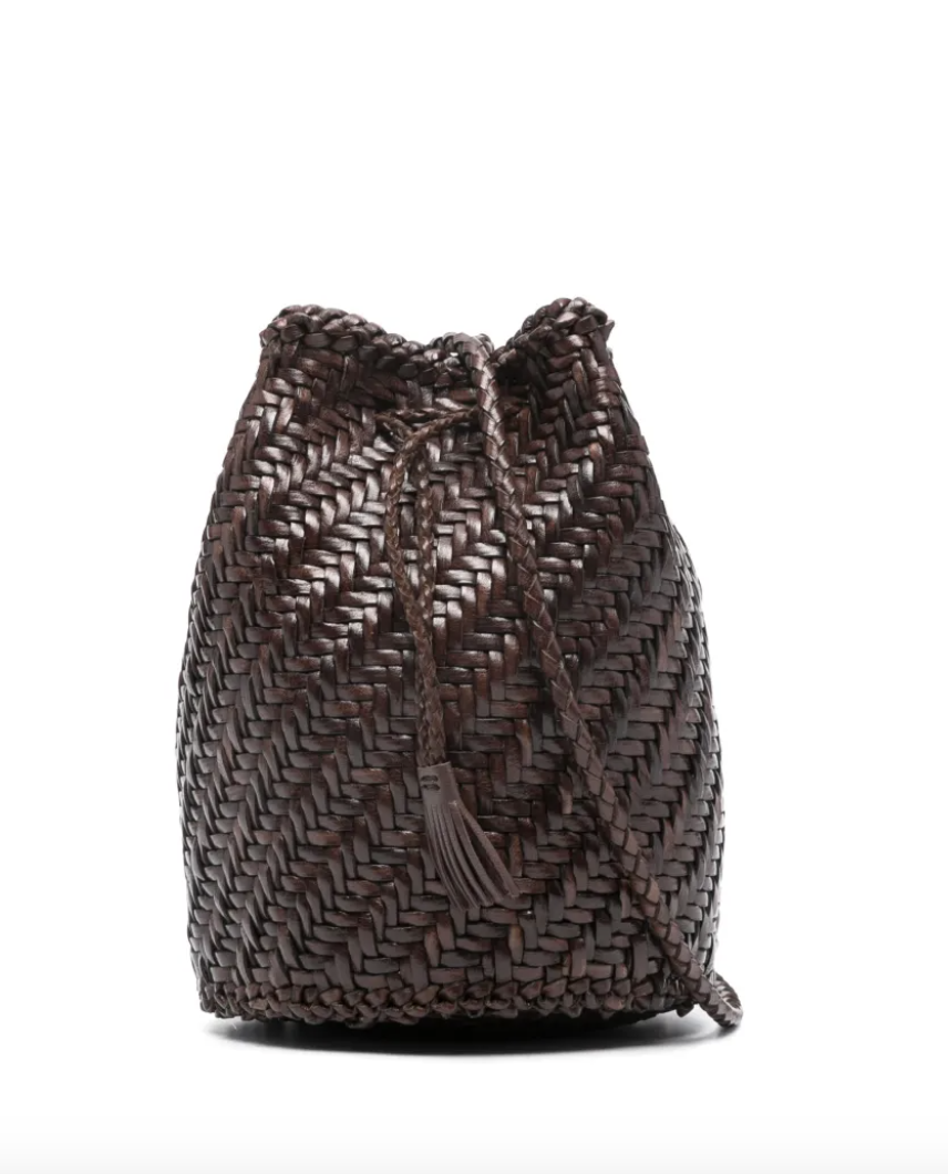 Bucket bag: Η τσάντα που επιστρέφει και αυτή τη σεζόν-6