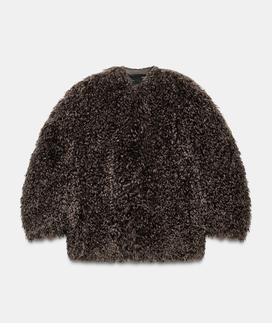 Curly coat: Αυτό το πανωφόρι θα πρωταγωνιστεί το χειμώνα-2