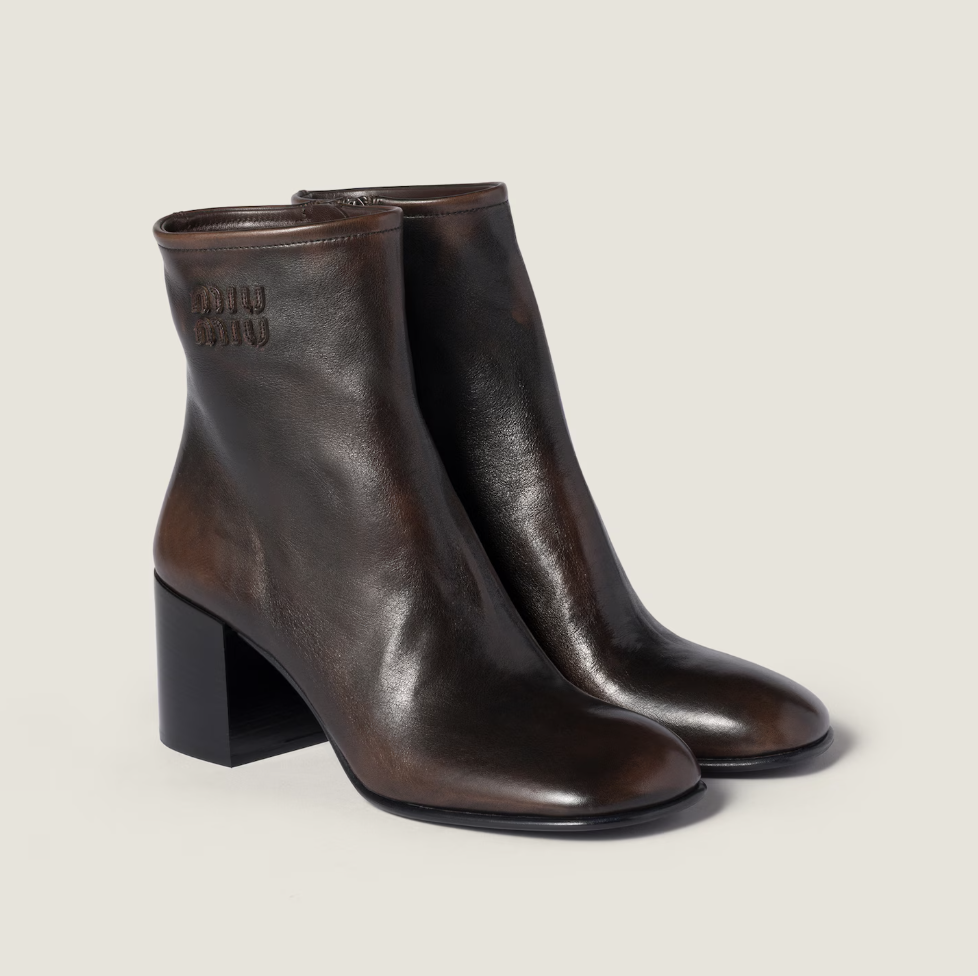 Chocolate brown μποτάκια: Τα σχέδια που είναι στο επίκεντρο-5