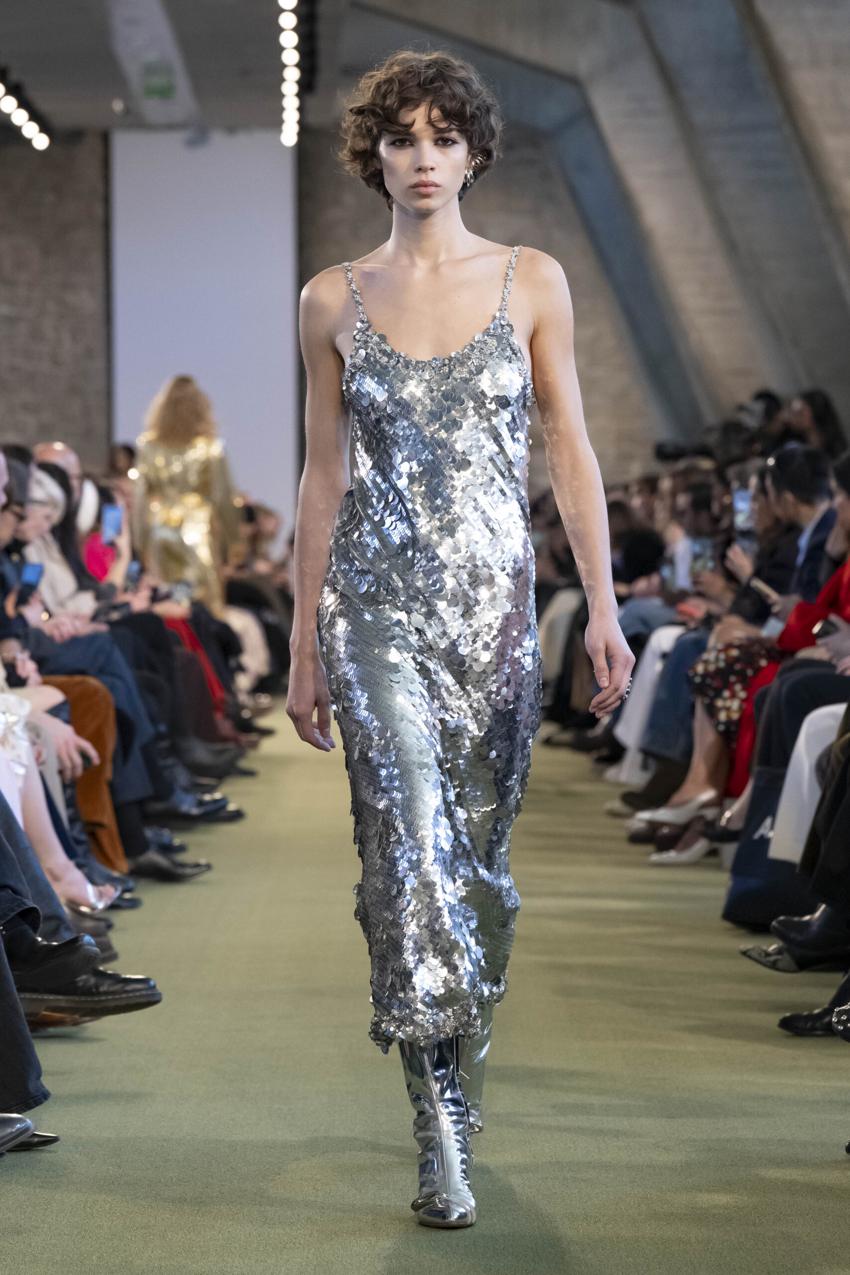 7 dress trends που θα υιοθετήσουμε στις γιορτές-11