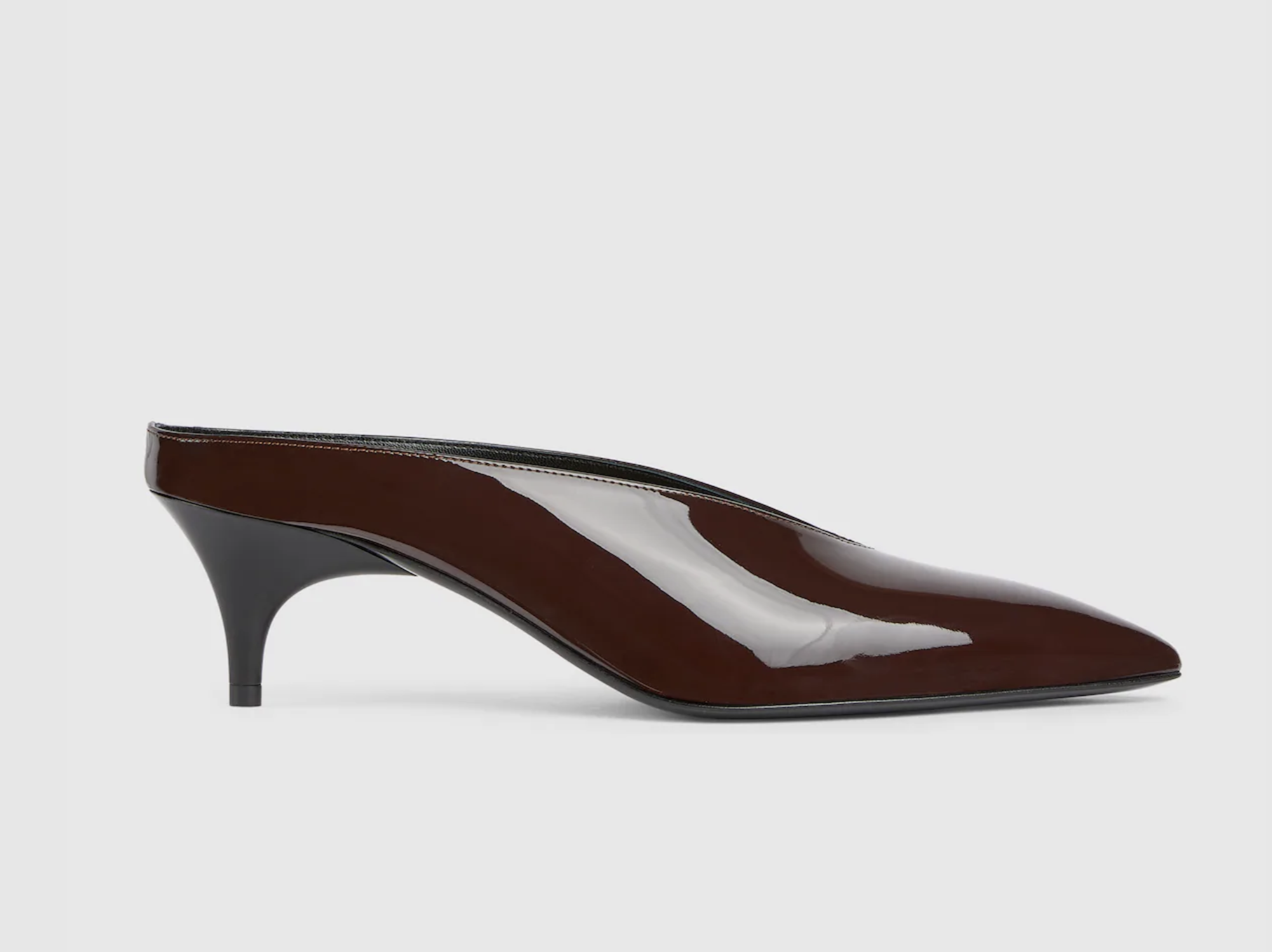 V-neck παπούτσια: Το shape που θα γίνει η σούπερ τάση του 2026-3