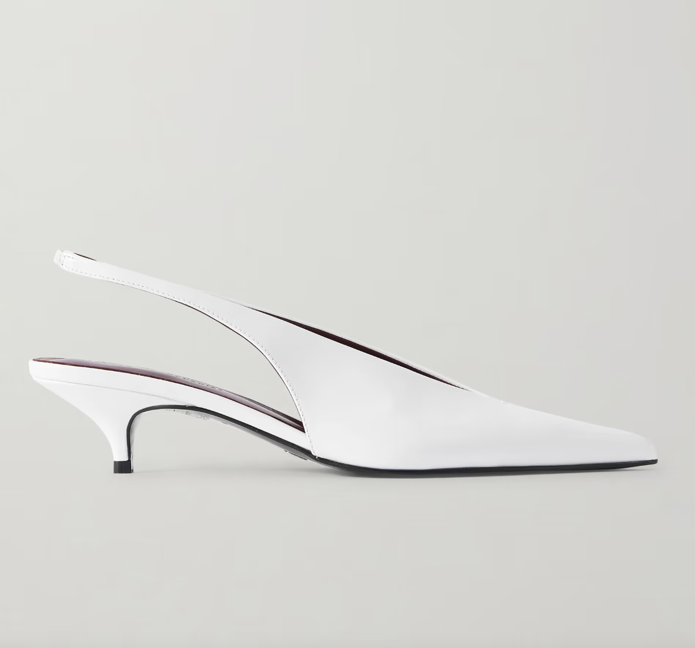 V-neck παπούτσια: Το shape που θα γίνει η σούπερ τάση του 2026-4