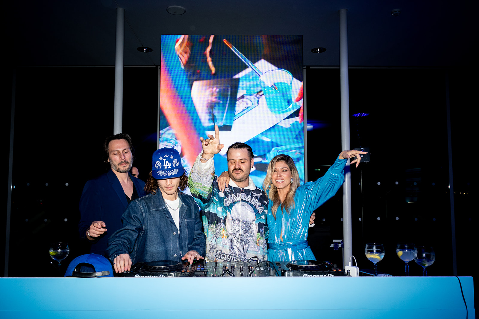 Το BOMBAY SAPPHIRE και η Vassia Kostara μάς προσκάλεσαν στο απόλυτο μπλε πάρτυ-2