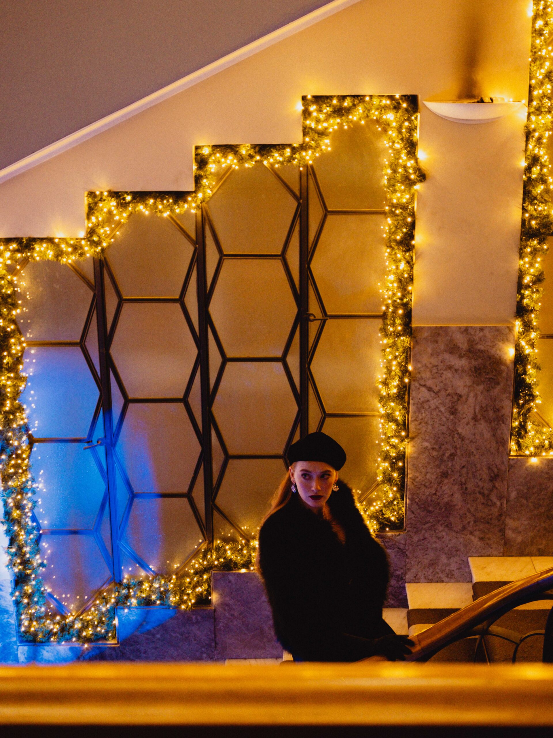 Ένα χιονισμένο παραμύθι ζωντανεύει στα πολυκαταστήματα attica-3