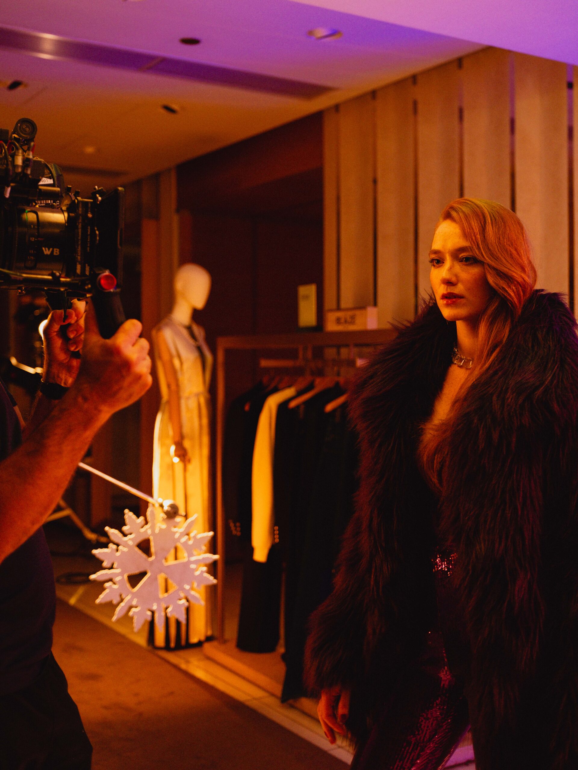 Ένα χιονισμένο παραμύθι ζωντανεύει στα πολυκαταστήματα attica-6