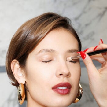 special-gifts-η-beauty-director-της-vogue-greece-επέλεξε-τα-ωραιότερα-δώρ-384786