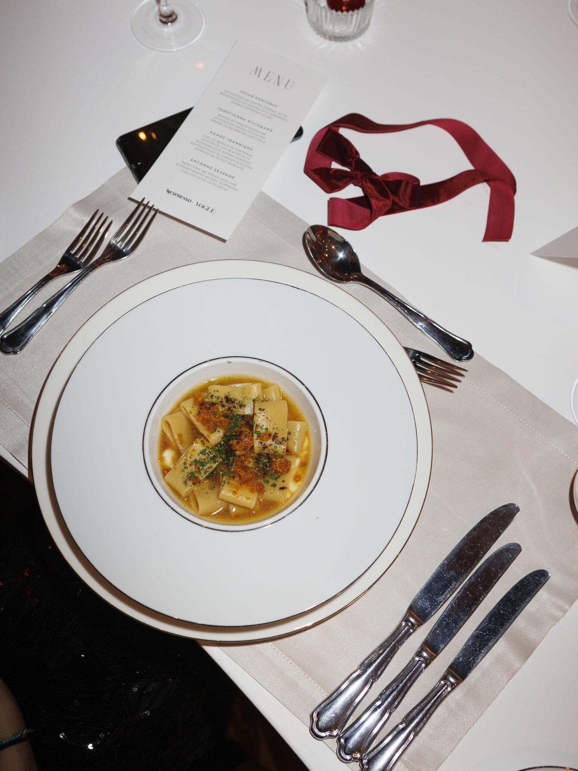 Vogue Greece x Nespresso: Οι exclusive στιγμές από το γιορτινό dinner που ενώνει την μόδα με την τέχνη του καφέ-10