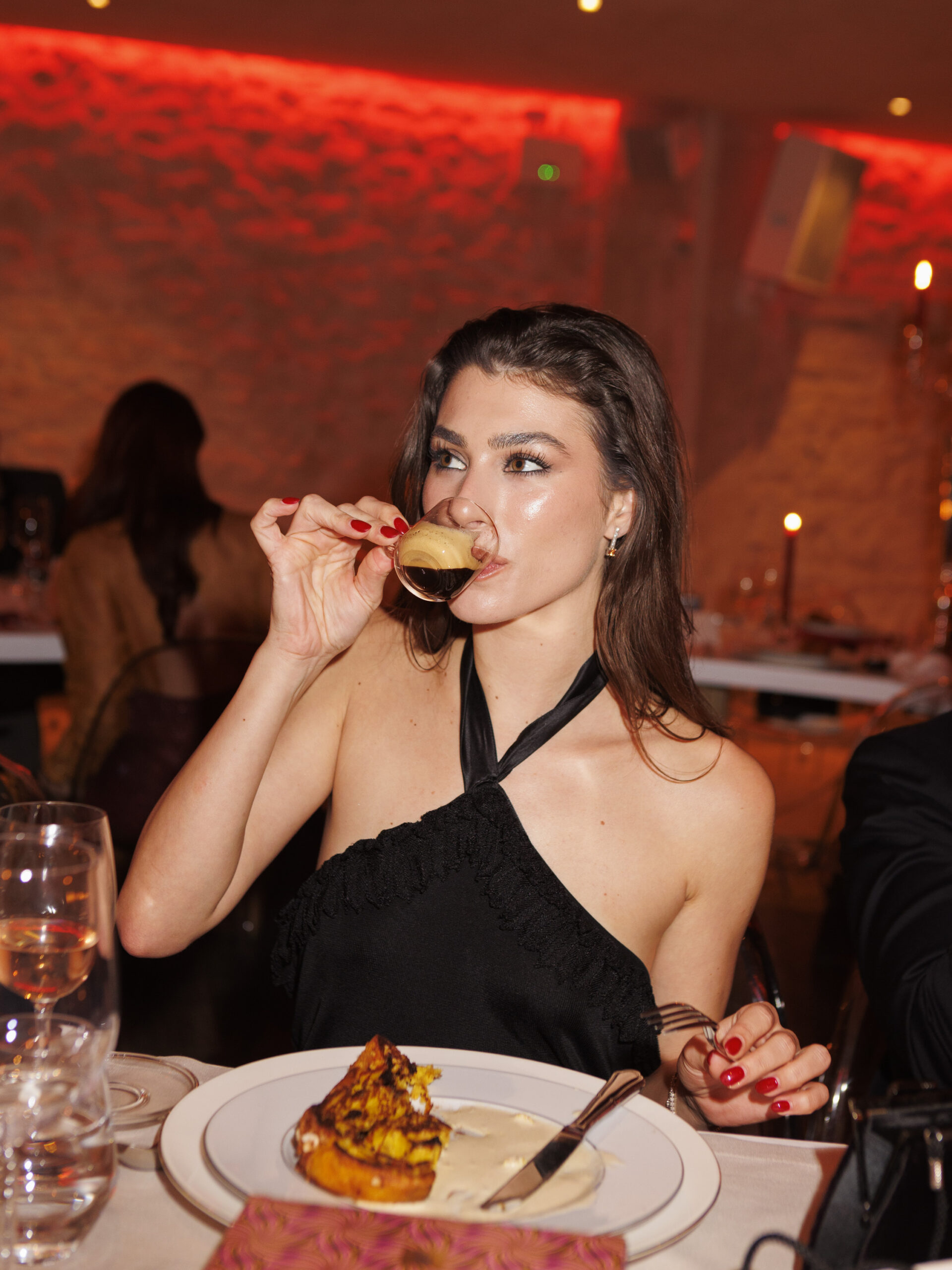 Vogue Greece x Nespresso: Οι exclusive στιγμές από το γιορτινό dinner που ενώνει την μόδα με την τέχνη του καφέ-52