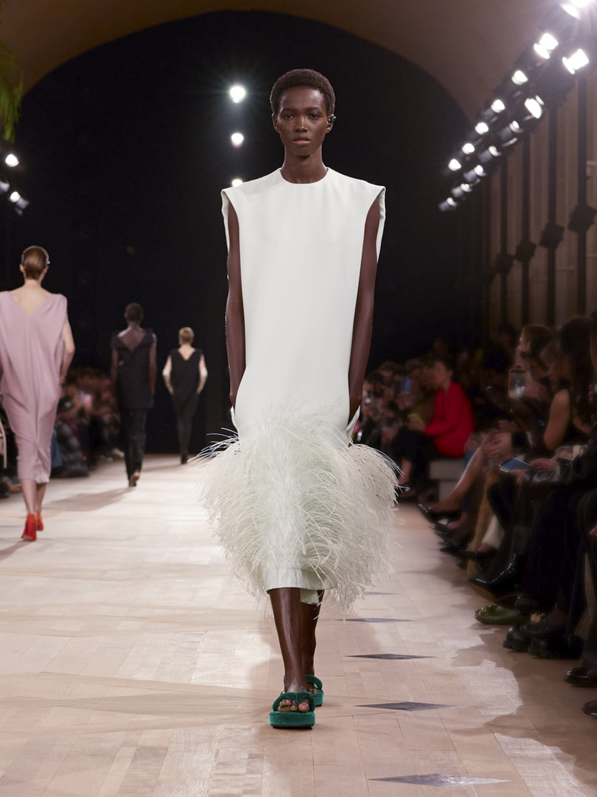 Pantone 2026: Το χρώμα της νέας χρονιάς είναι το Cloud Dancer-4