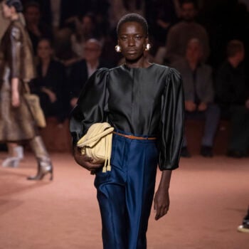 τοπ-και-παντελόνι-ο-συνδυασμός-που-θα-α-384132