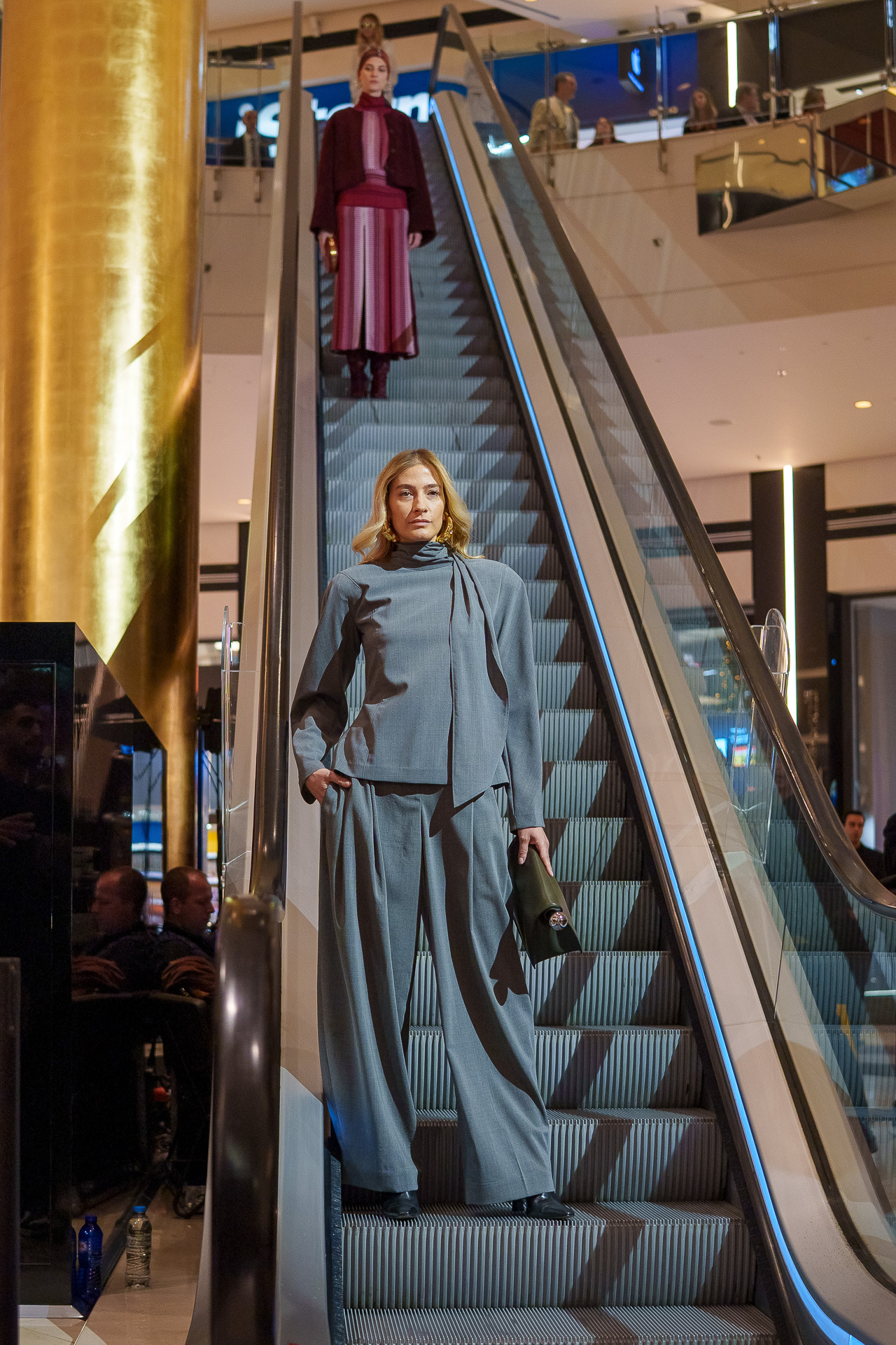 Τo Golden Hall μεταμορφώθηκε σε ένα άκρως εντυπωσιακό catwalk γεμάτο λάμψη, στυλ και πολυτέλεια-2