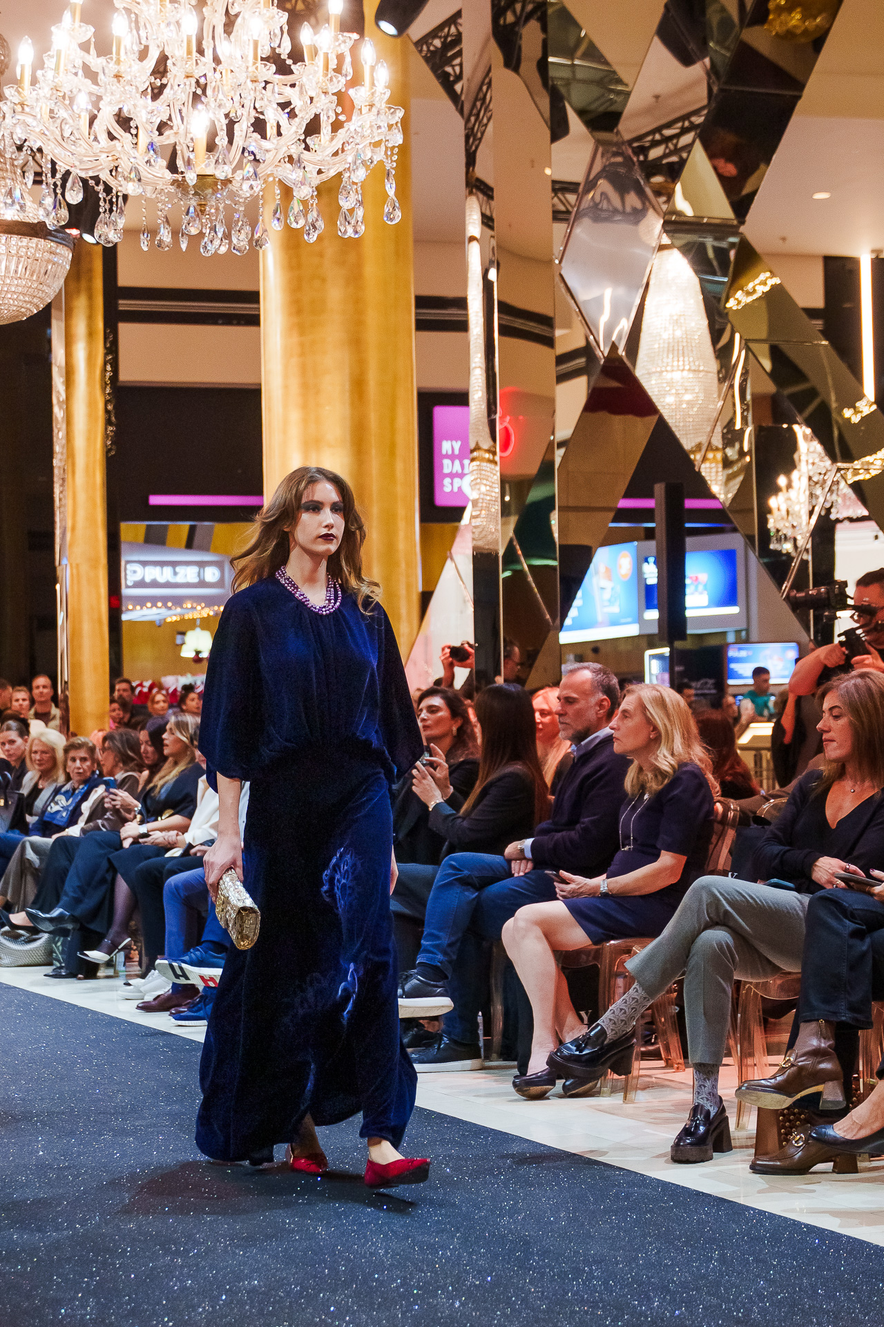 Τo Golden Hall μεταμορφώθηκε σε ένα άκρως εντυπωσιακό catwalk γεμάτο λάμψη, στυλ και πολυτέλεια-6