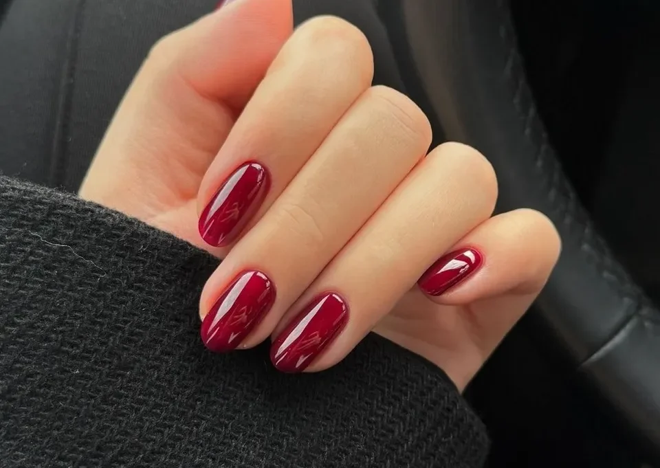 Κόκκινο μανικιούρ: 10 ιδέες για τα πιο εντυπωσιακά νύχια των γιορτών-4